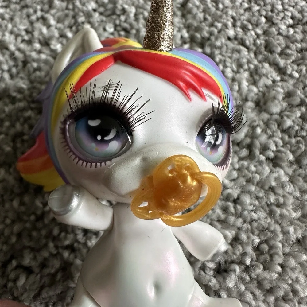 MGA Poopsie Rainbow High Fantasy Friends Unicorn‎ Doll Sparkly Critters Rare